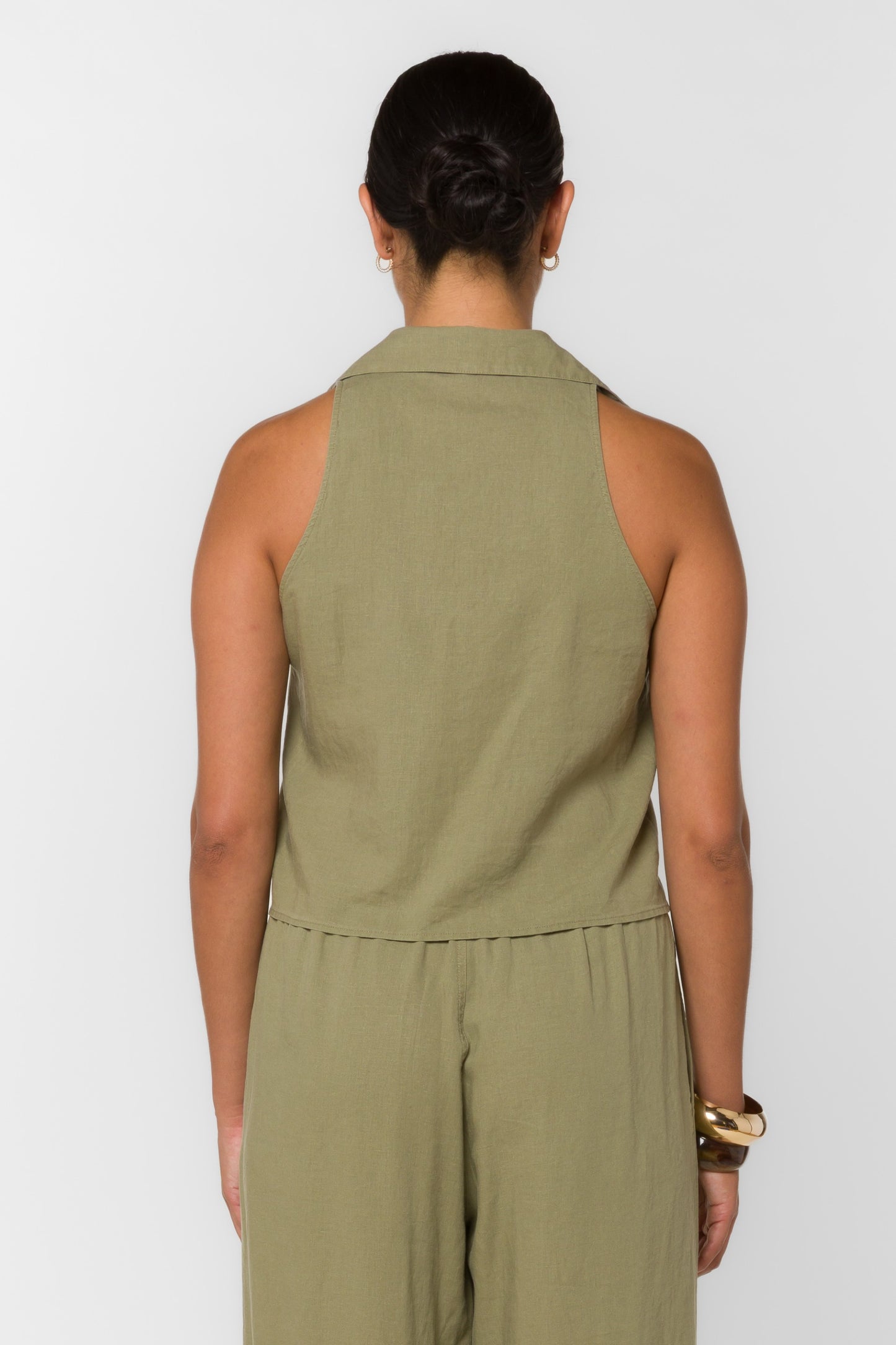 Roselle Sleeveless Linen Blend Button Down
